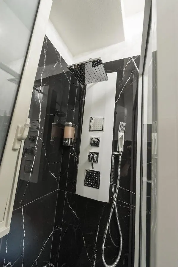 Suite Vico Li Cuti Catania Love hotel