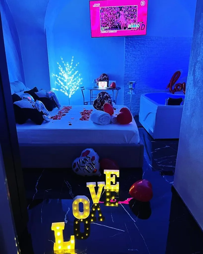 Suite Vico Li Cuti Catania Love hotel